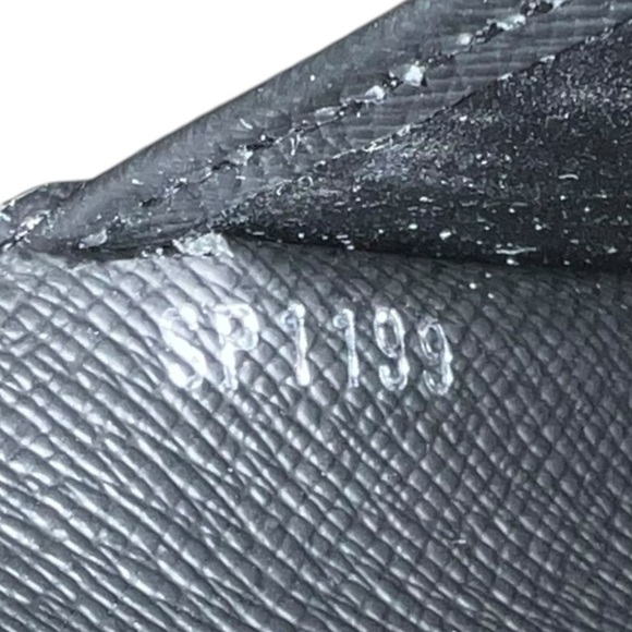 Louis Vuitton Logo Story Monogram Multiple Wallet - Picture 6 of 7